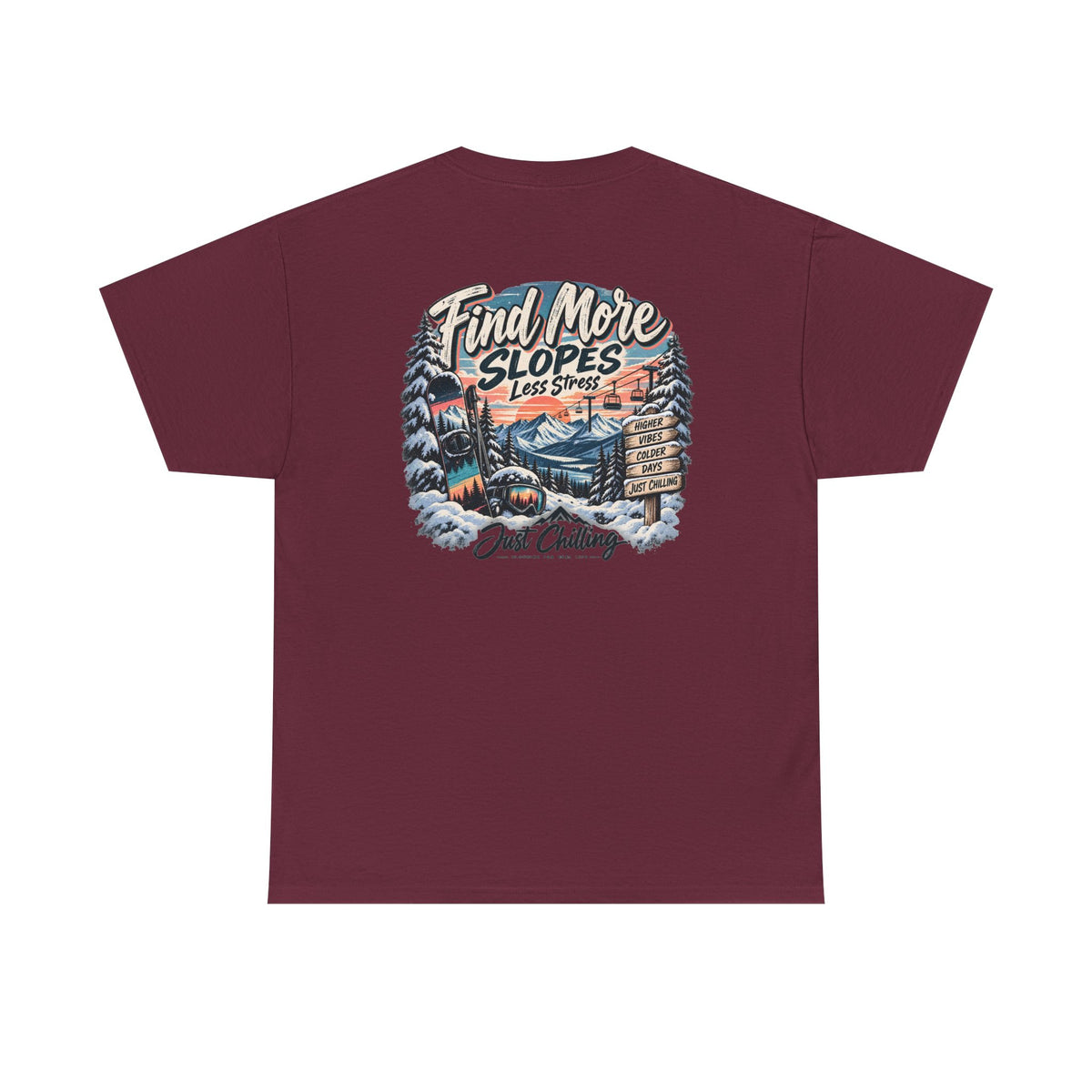 Vista trasera plana de camiseta marrón con gráfico invernal vintage centrado en espalda superior incluyendo montañas y logo