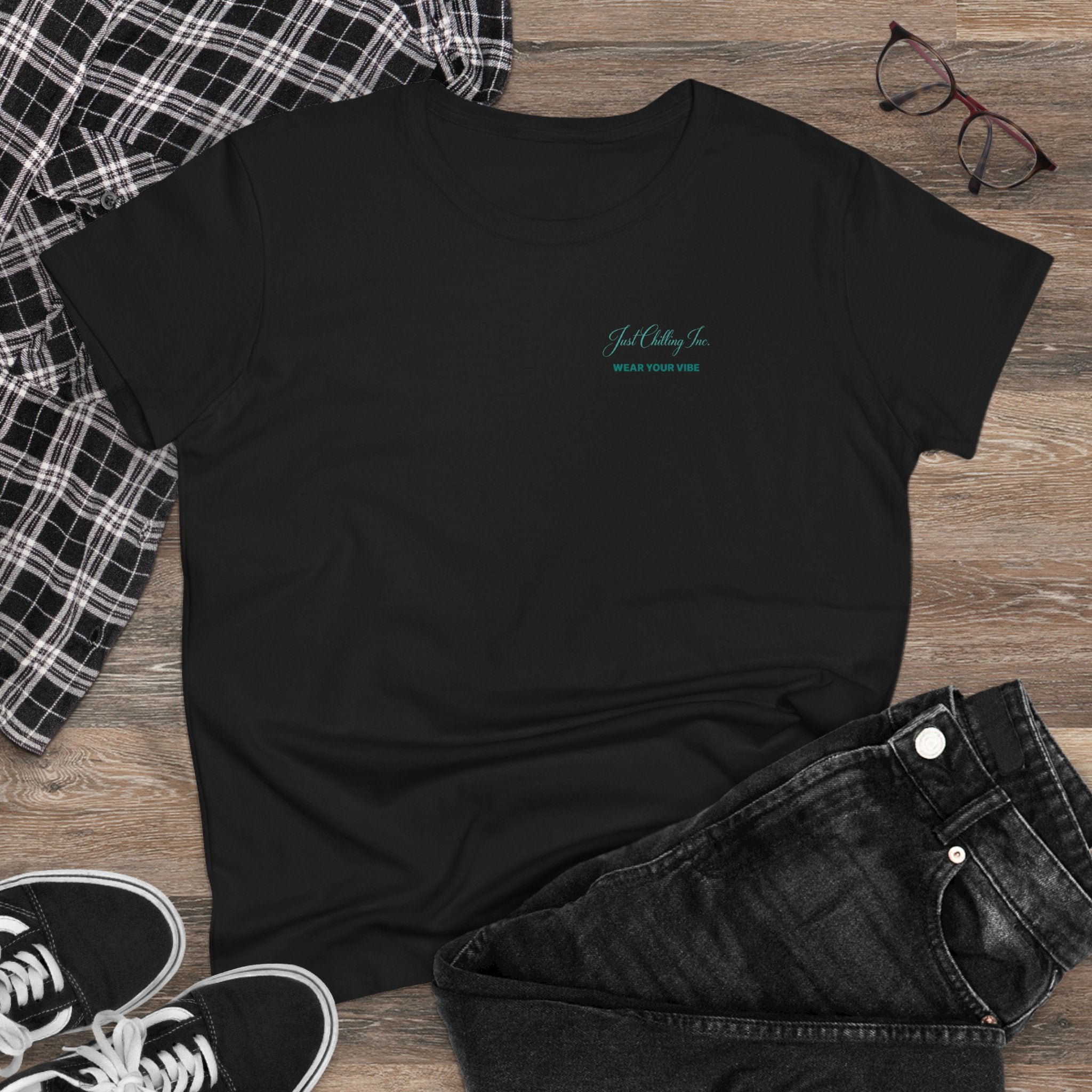 Delaware Just Chilling Tee, Summer Vibes Shirt, Beach Lover Gift, Casual Comfort Top, Vacation Outfit Essential, Fun Graphic T-Shirt