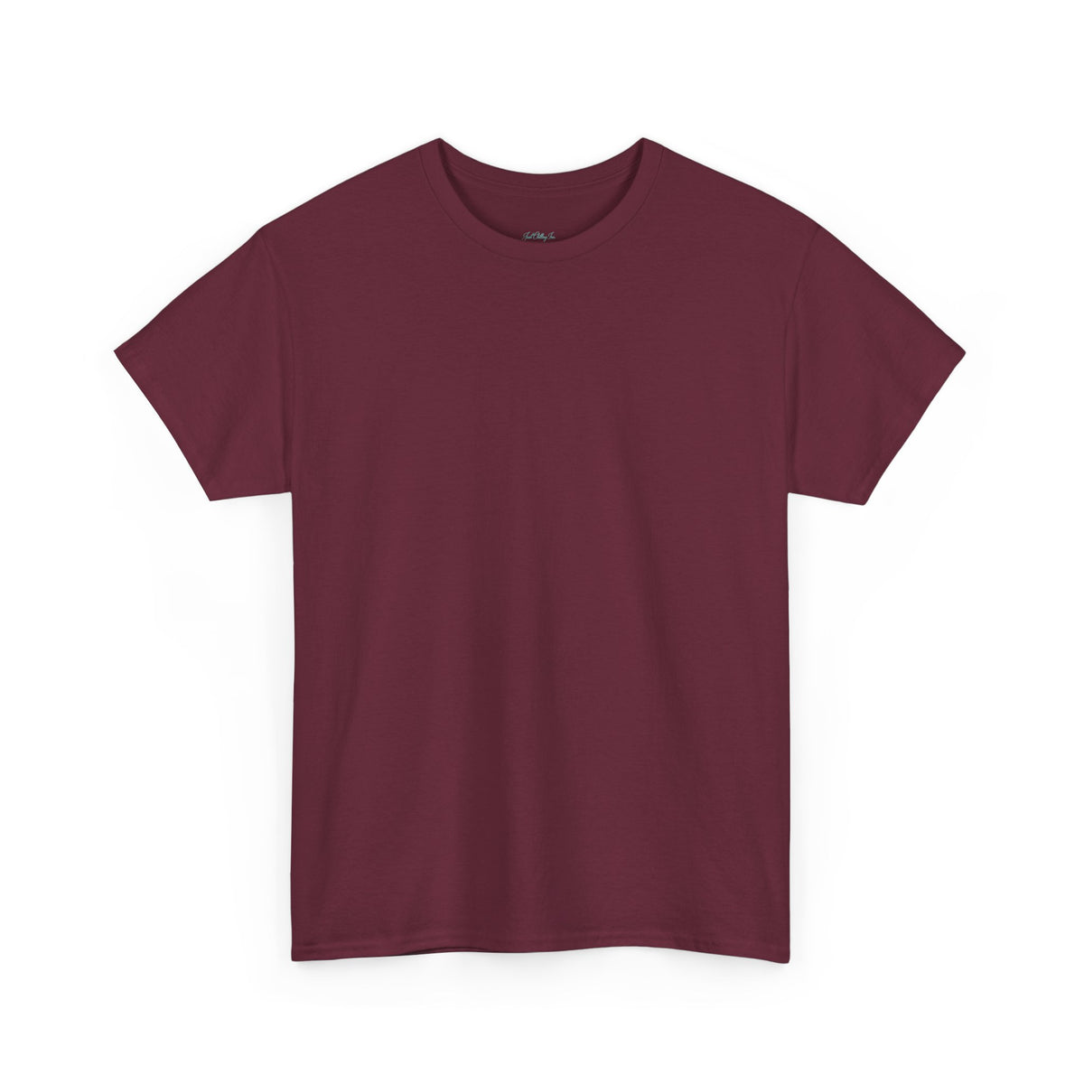 Camiseta marrón manga corta vista frontal plana mostrando tela sólida, cuello redondo acanalado y etiqueta pequeña