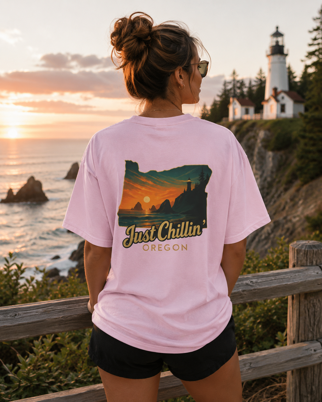 Camiseta "Just Chillin Oregon" — Camiseta vintage con silueta del estado al atardecer