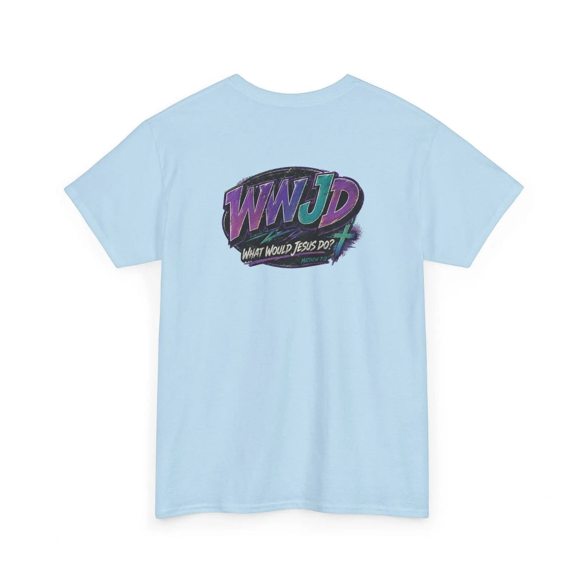Camiseta azul claro de algodón Just Chilling Shop con gráfico retro 90s WWJD en la espalda en púrpura y turquesa.